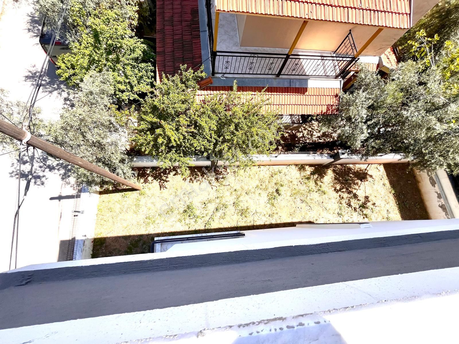 Seferihisar Cumhuriyette Sahile Yakın Bahçeli 3+1 Villa - Görsel 28