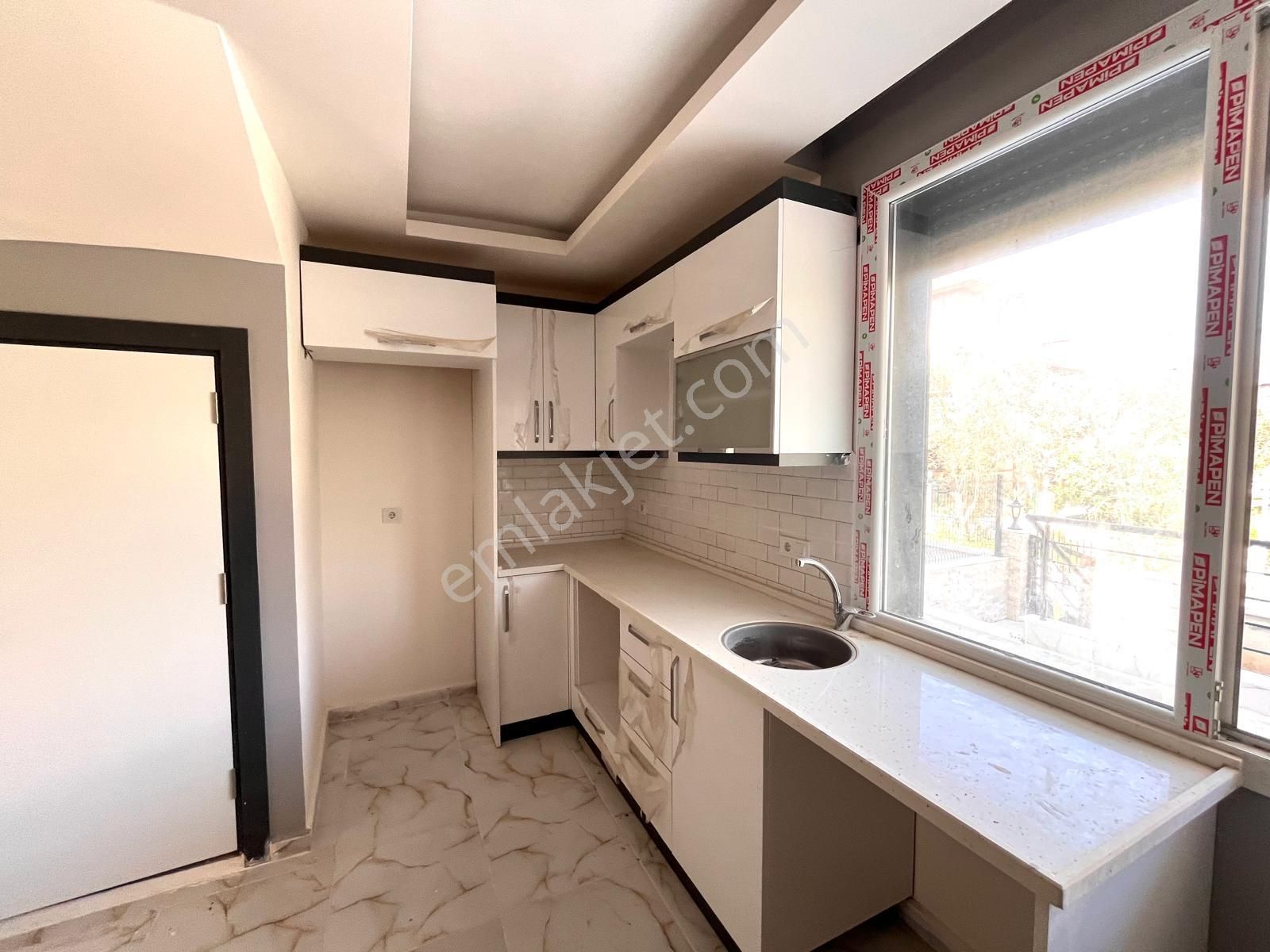 Seferihisar Cumhuriyette Sahile Yakın Bahçeli 3+1 Villa - Görsel 10