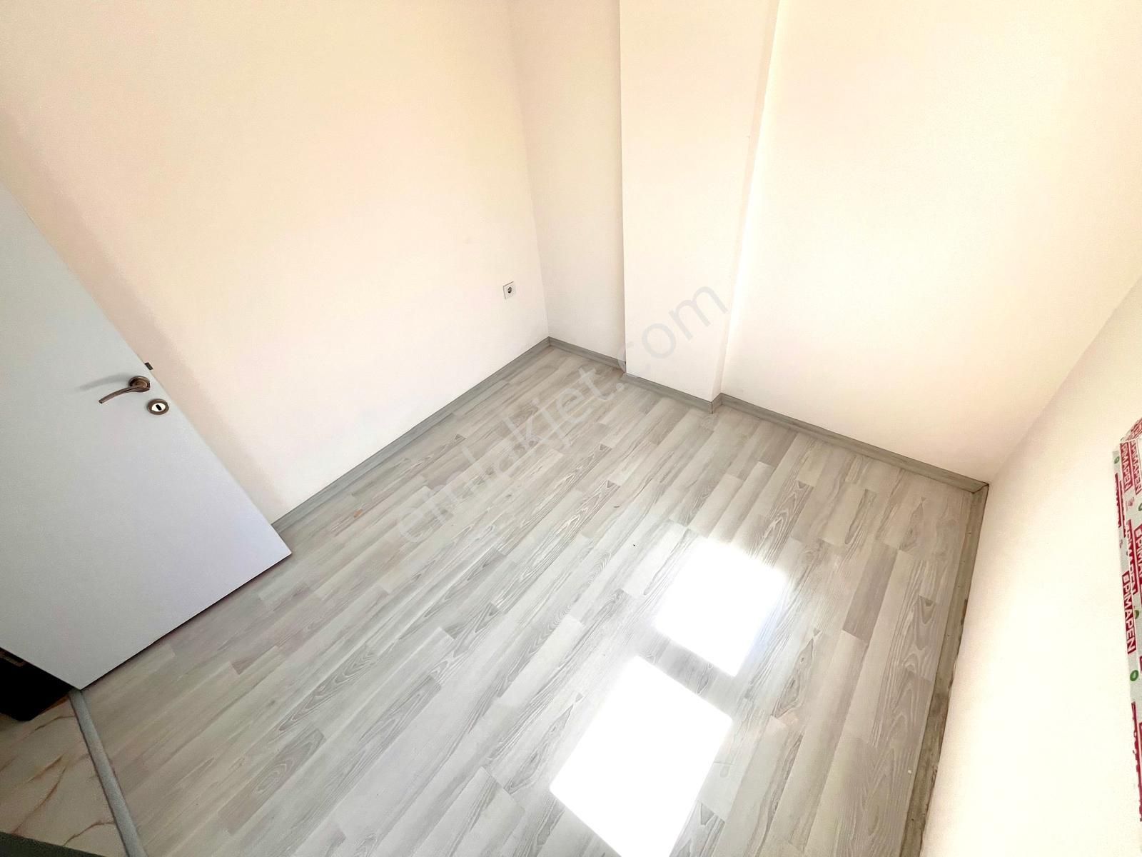 Seferihisar Cumhuriyette Sahile Yakın Bahçeli 3+1 Villa - Görsel 24