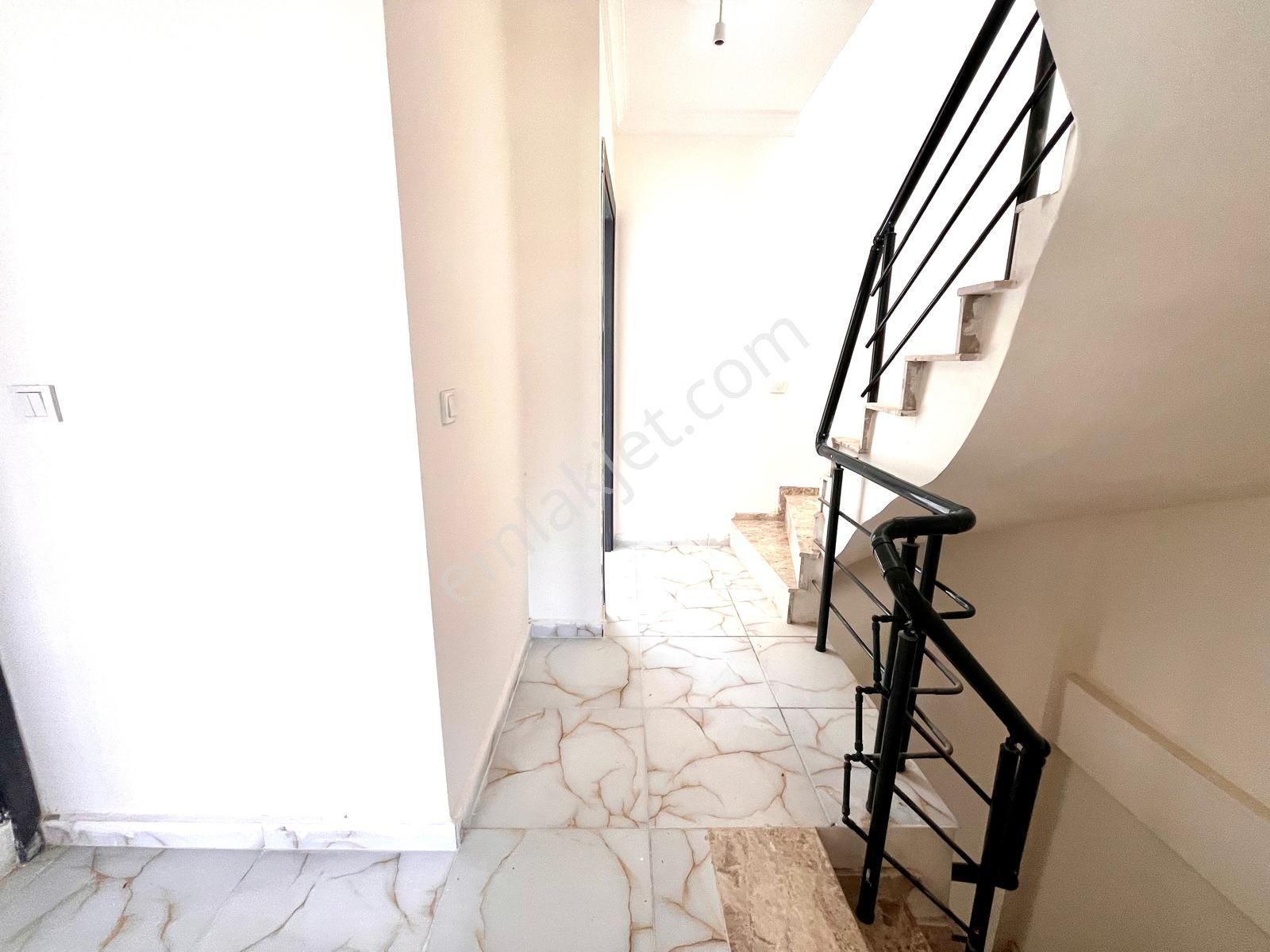 Seferihisar Cumhuriyette Sahile Yakın Bahçeli 3+1 Villa - Görsel 22