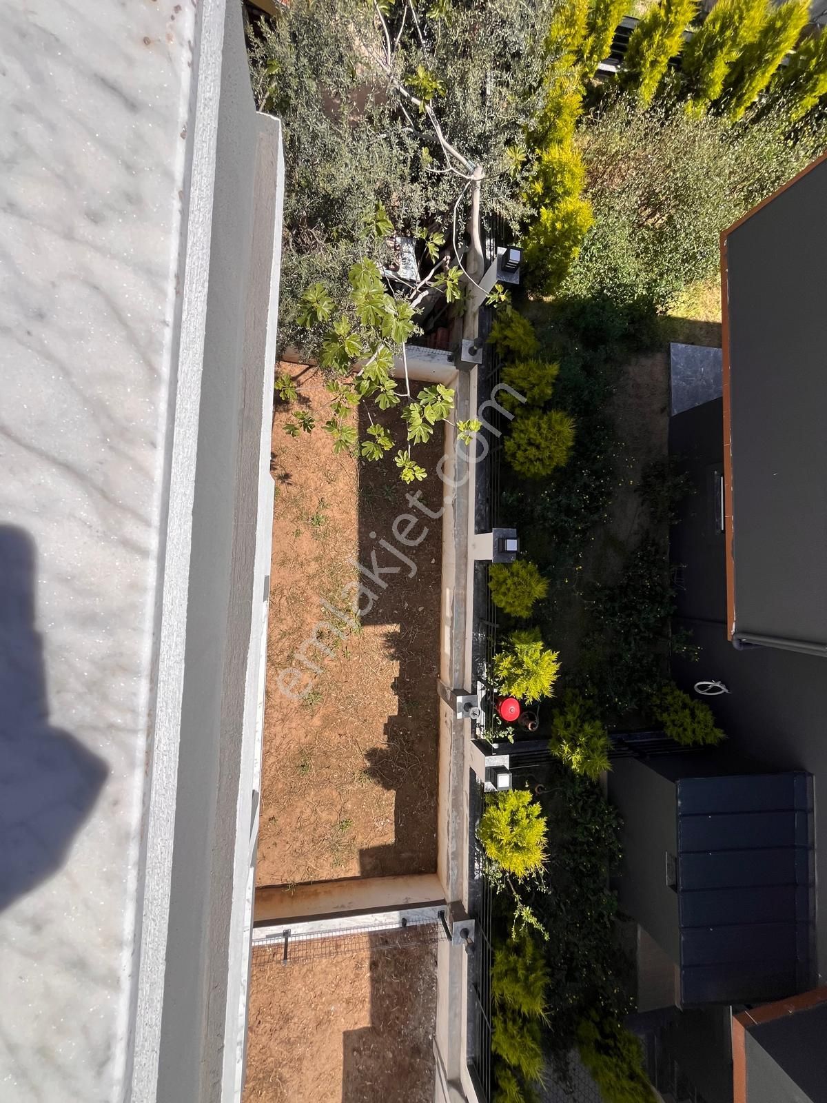 Seferihisar Cumhuriyette Sahile Yakın Bahçeli 3+1 Villa - Görsel 32