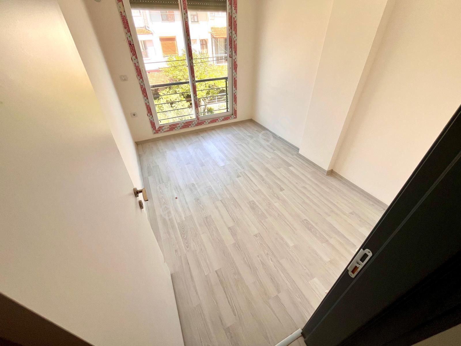 Seferihisar Cumhuriyette Sahile Yakın Bahçeli 3+1 Villa - Görsel 19