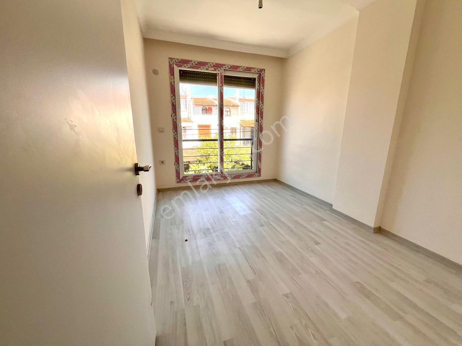 Seferihisar Cumhuriyette Sahile Yakın Bahçeli 3+1 Villa - Görsel 18