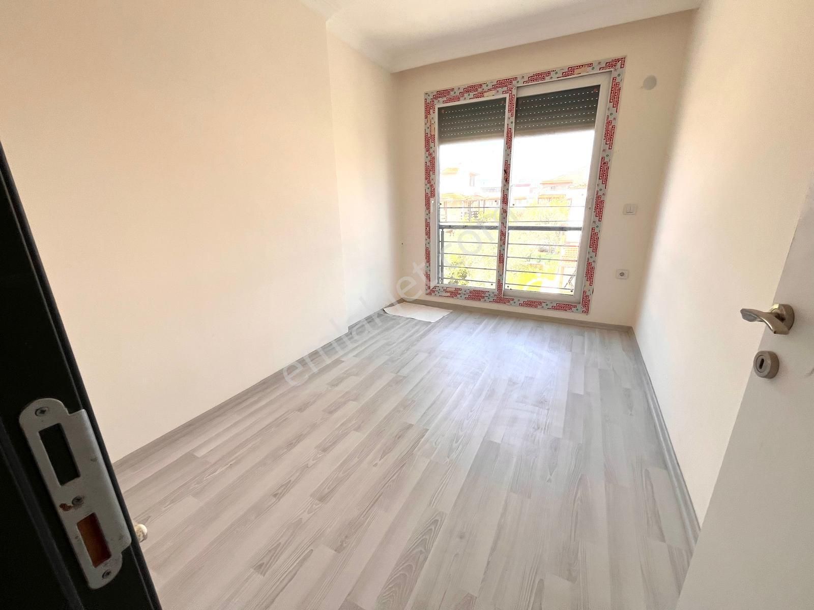 Seferihisar Cumhuriyette Sahile Yakın Bahçeli 3+1 Villa - Görsel 15