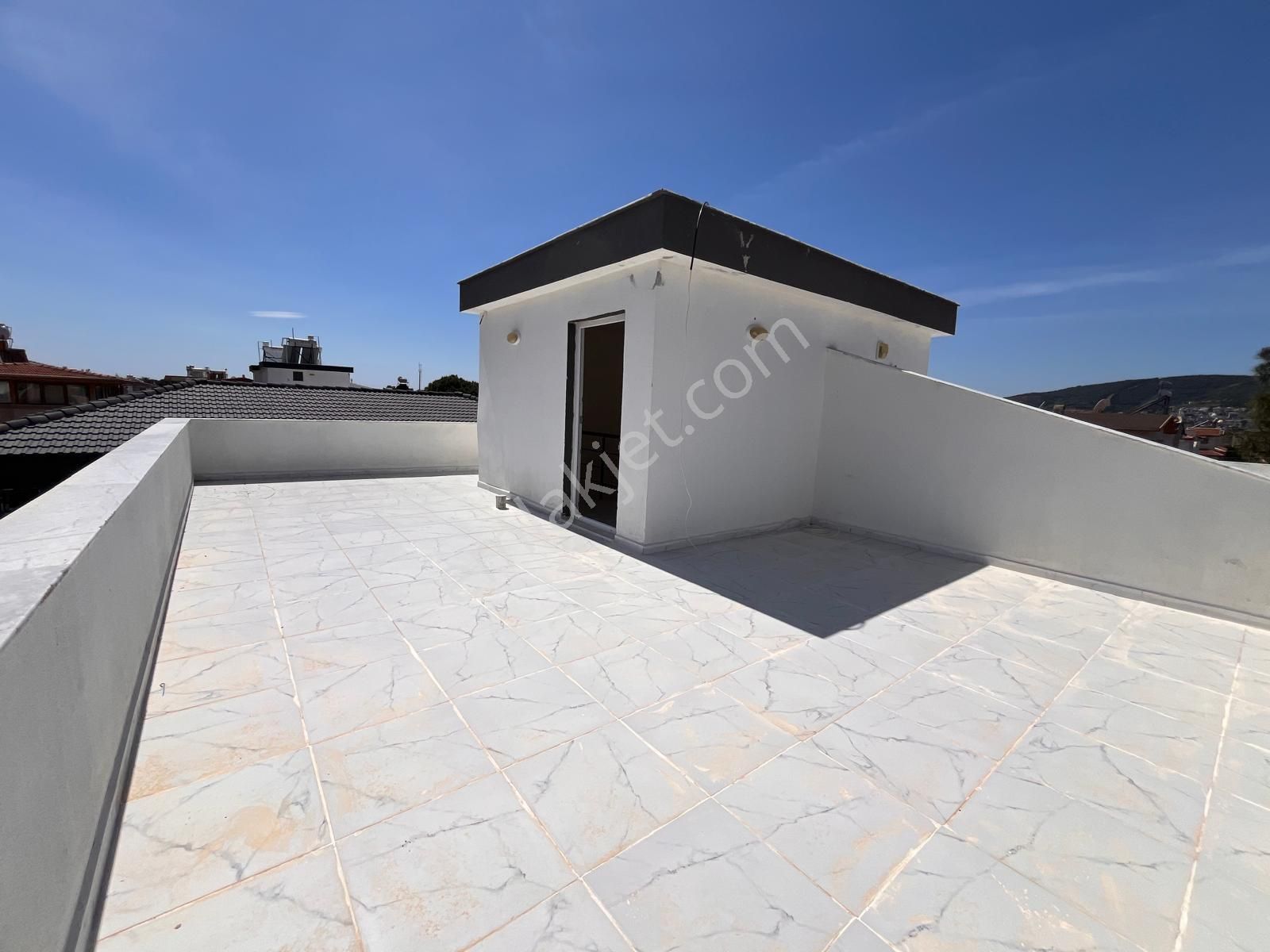 Seferihisar Cumhuriyette Sahile Yakın Bahçeli 3+1 Villa - Görsel 29