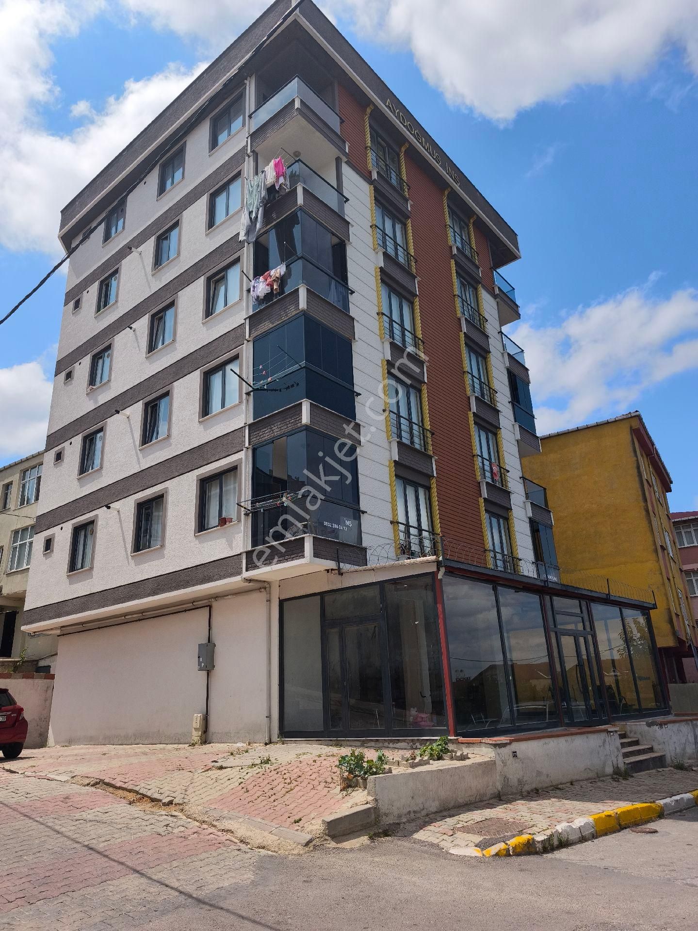 İytiyaçtan Acil Sultanbeyli Fatih Mahalesinde Satılık 160 M.4+1 Üst Düblex