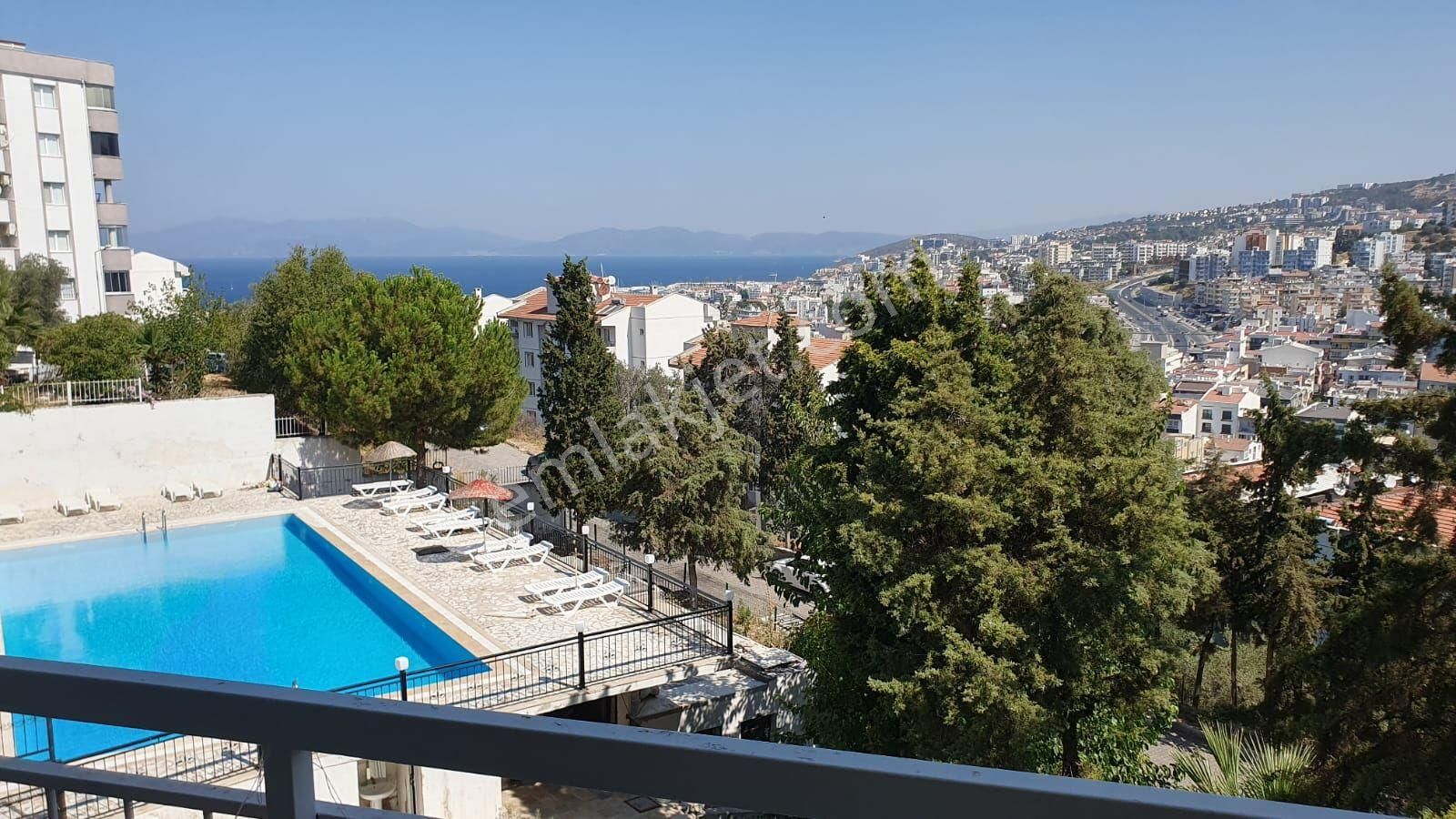 Kuşadası İkiçeşmelikte Deniz Manzaralı Havuzlu Sitede Eşyalı Kiralık 2+1 Arakat Daire