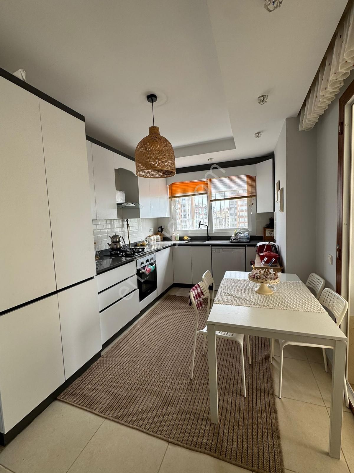Rw Budur'dan Merkez Mahallesinde Havuzlu Kiralık 3+1 Daire