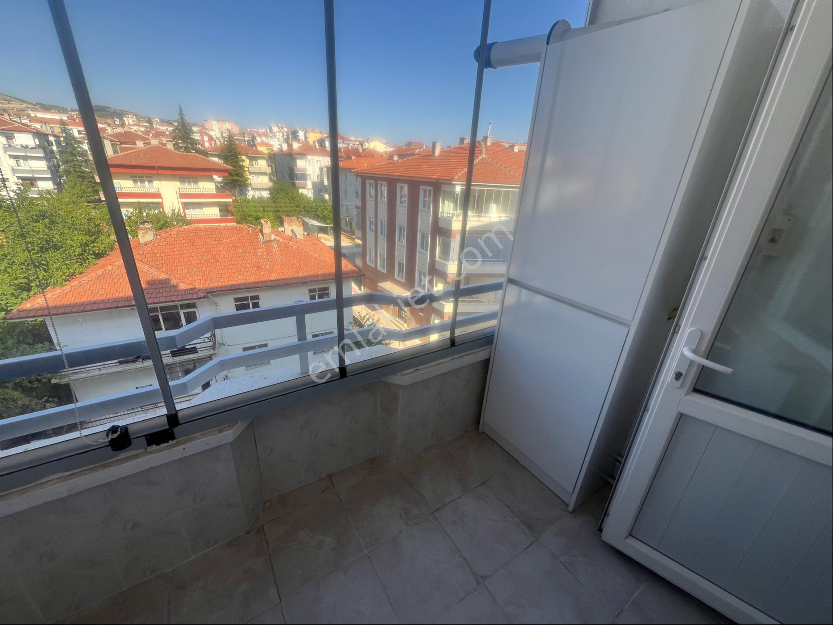 Arkadaş Emlaktan Bahçelievler Mah. Çoban Market Civarı, İçi Ful Yapılı 3+1 Satılık Daire - Görsel 3