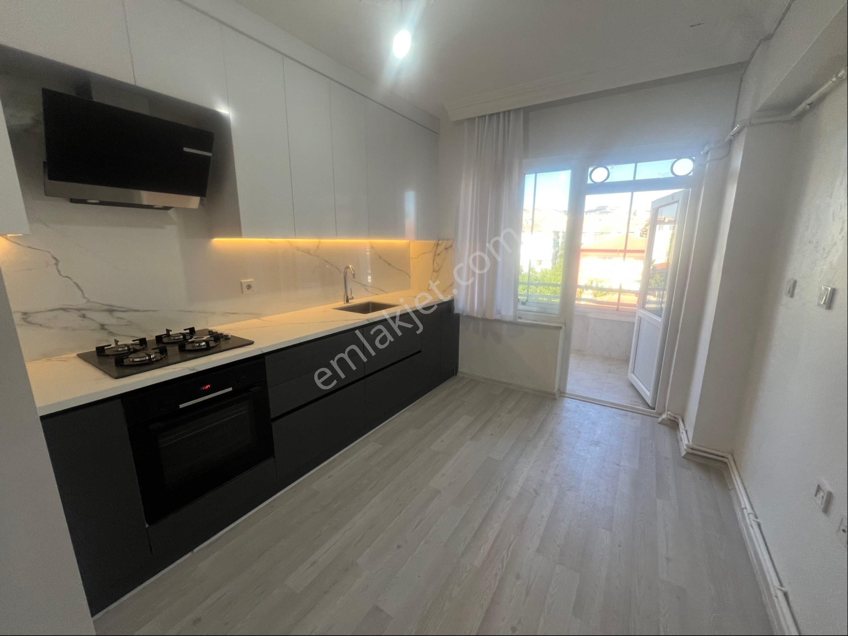 Arkadaş Emlaktan Bahçelievler Mah. Çoban Market Civarı, İçi Ful Yapılı 3+1 Satılık Daire