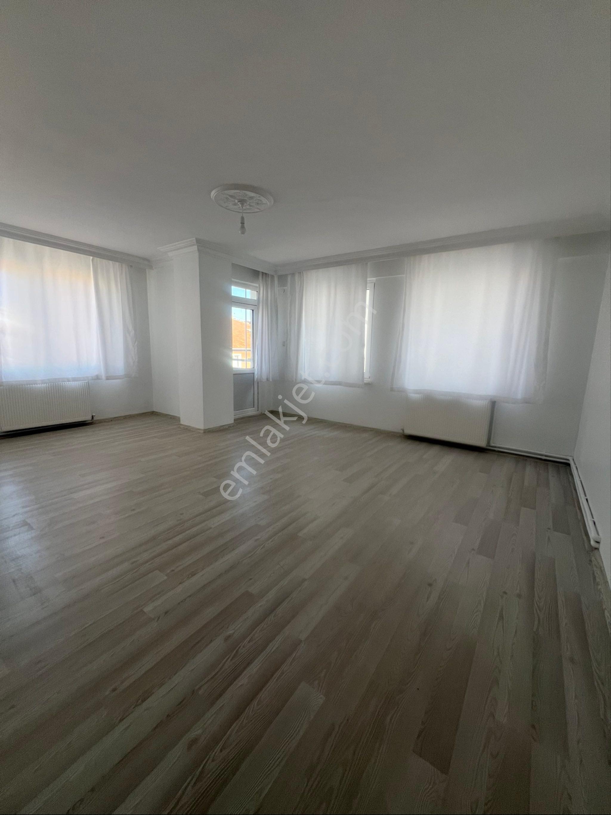 Arkadaş Emlaktan Bahçelievler Mah. Çoban Market Civarı, İçi Ful Yapılı 3+1 Satılık Daire - Görsel 11
