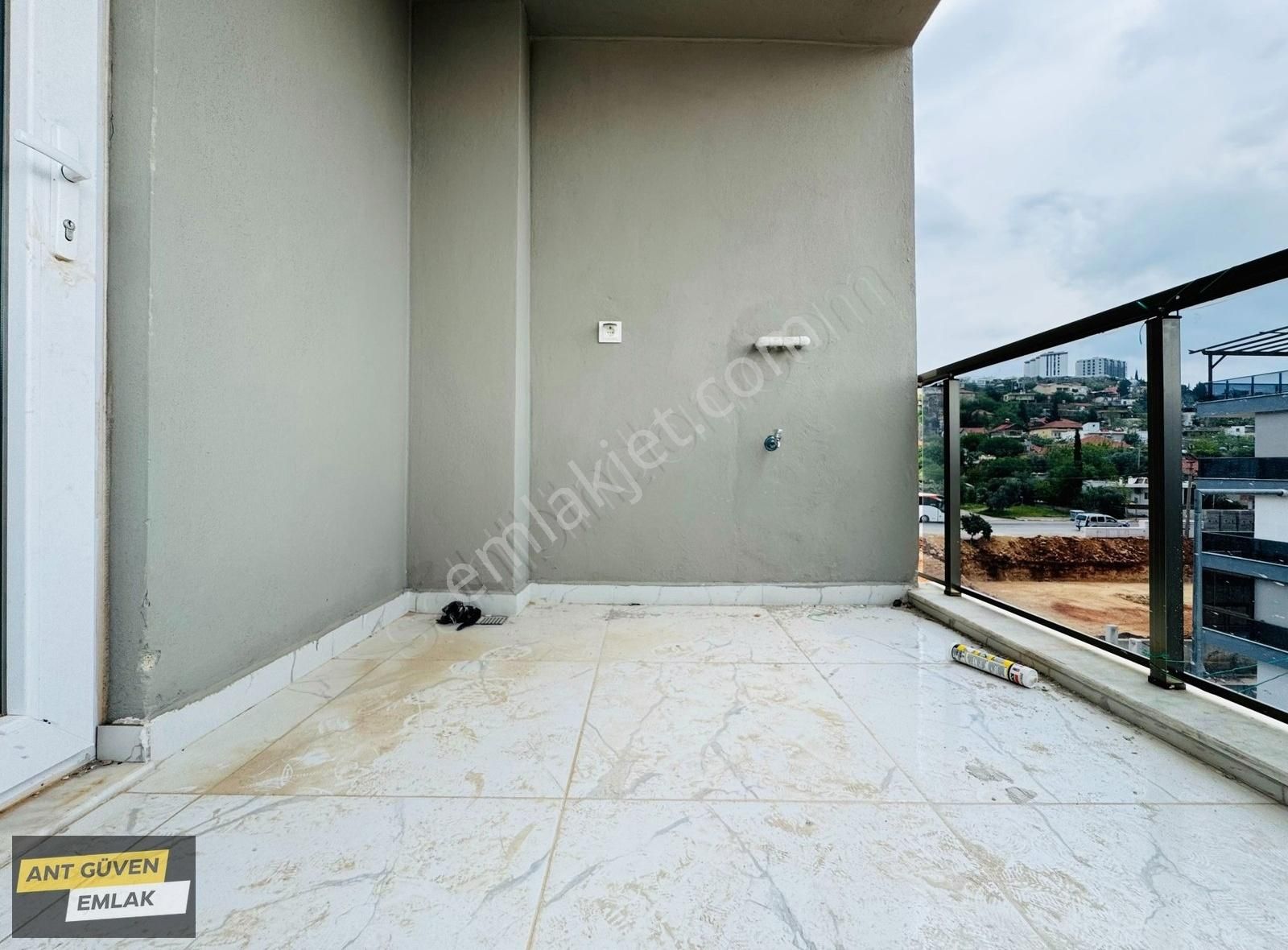 Kredi Sorunsuz 2 Bloklu Sitede 2+1 Asansörlü Geniş Arakat Daire