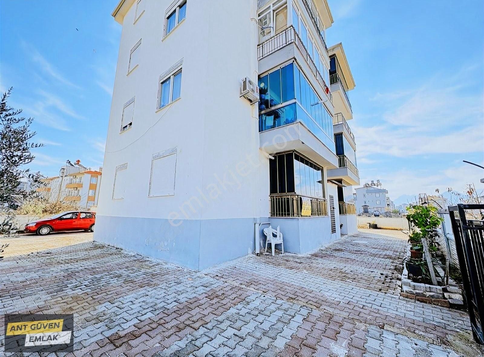 Bahçeyaka'da Doğalgazlı Cam Balkonlu 2+1 Kiralık Daire