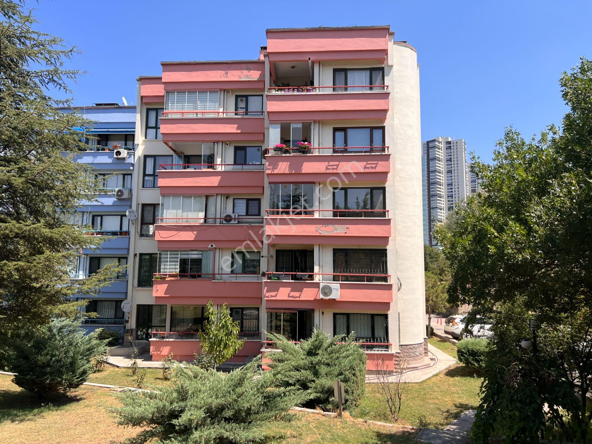 Anadolu Sitesi Söğütözü Asansörlü Yapılı Boş Satılık 3+1 Daire