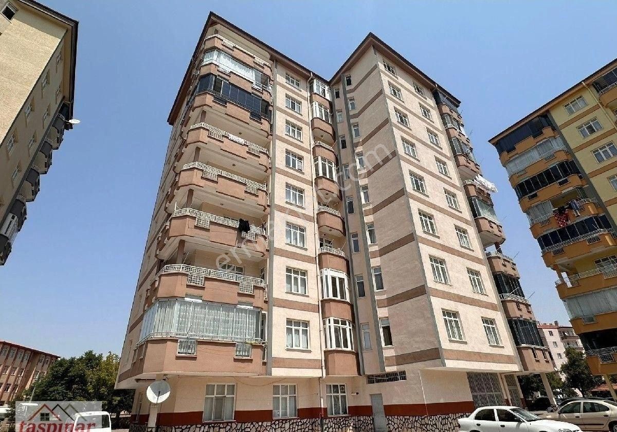 Taşpınar Gayrimenkulden Satılıkfatih Mah. Sarı Bloklarda 3+1 Arakat Önü Açık site İçi Daire