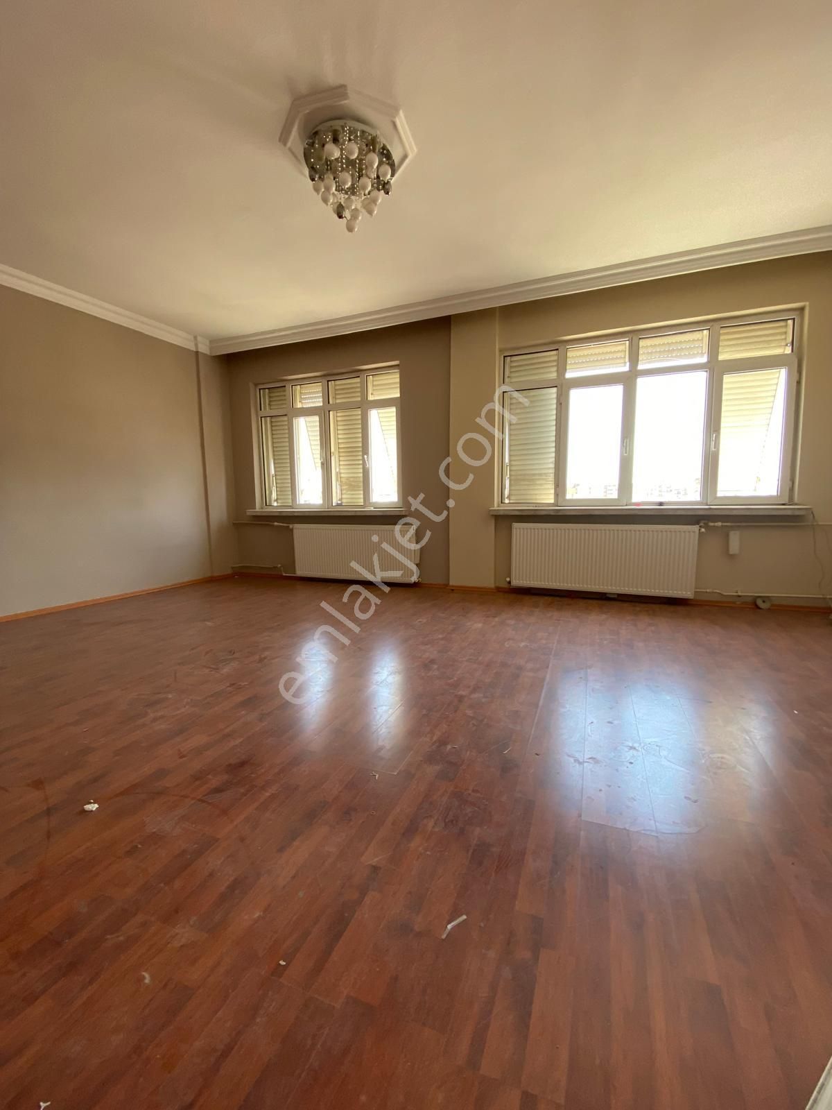 Özgür Denizli'den Kurtuluş Mah. Kapalı Pazar Yanında 3+1 Kiralık Daire