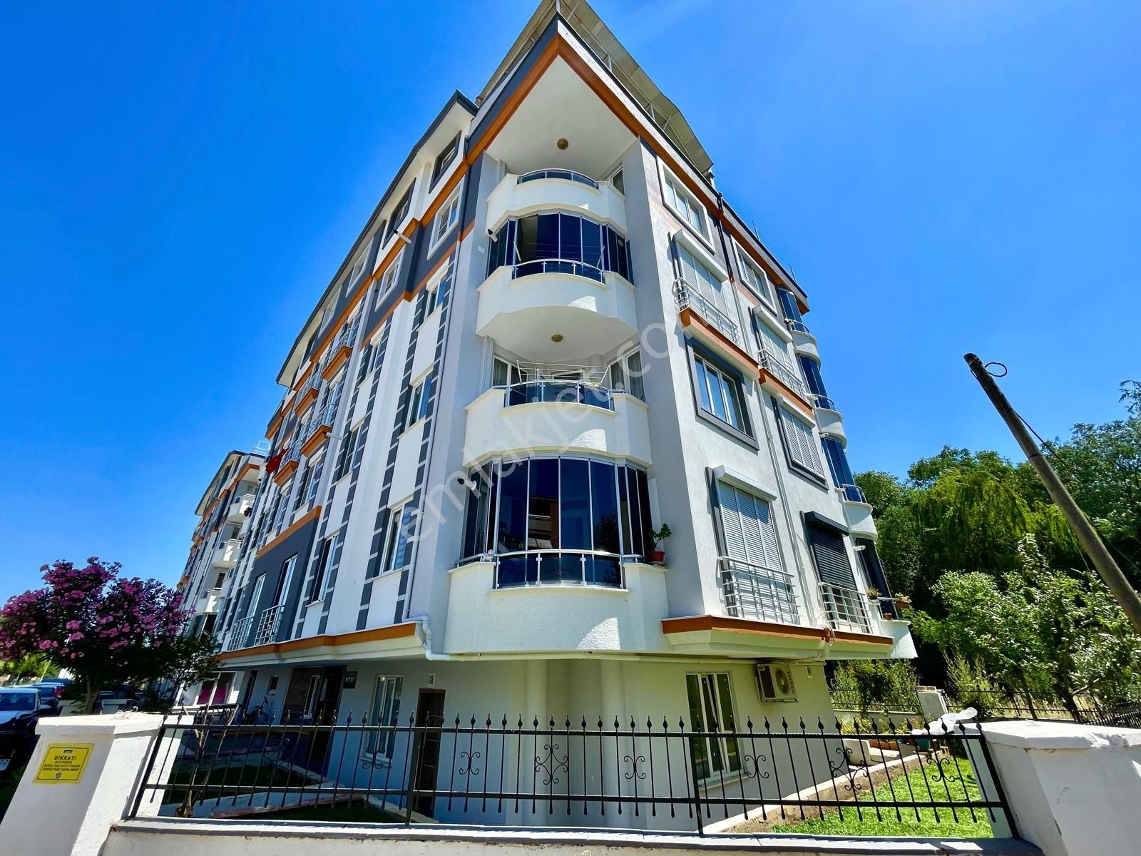 Berkay Demirel'den Akçayda Doğa Manzaralı Ferah 2+1 Daire