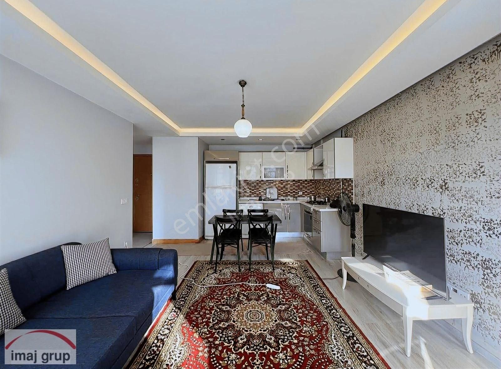 3 Katlı Park Cepe İskanlı Her Şeye Yakın 1+1 Satılık Açil