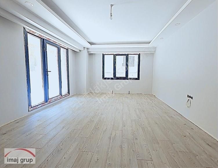 Cumhuriyet Mah. Emsalsiz Asansör &otoparklı 100 M2 Daire...