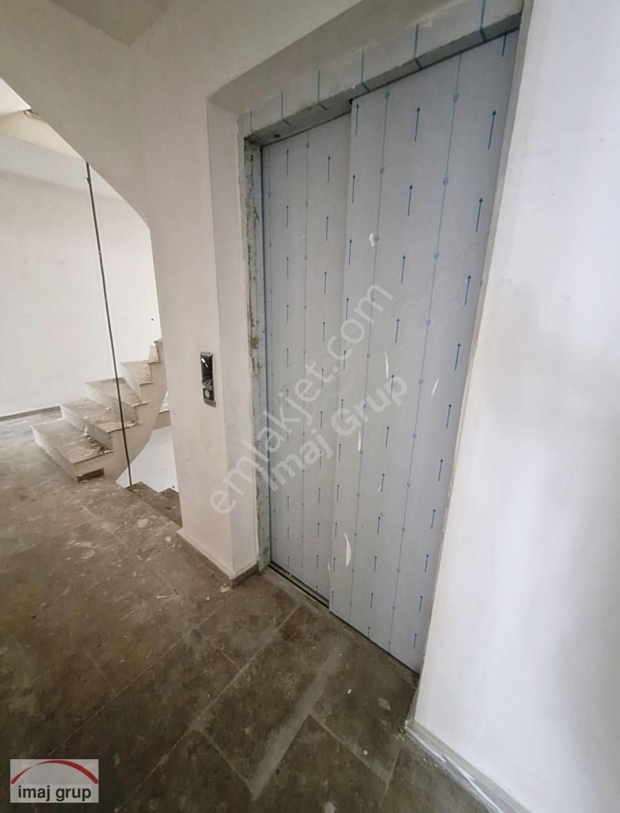 Küçükçekmece Cennet Mah. Satılık Sıfır Otoparklı 2+1 Arakat