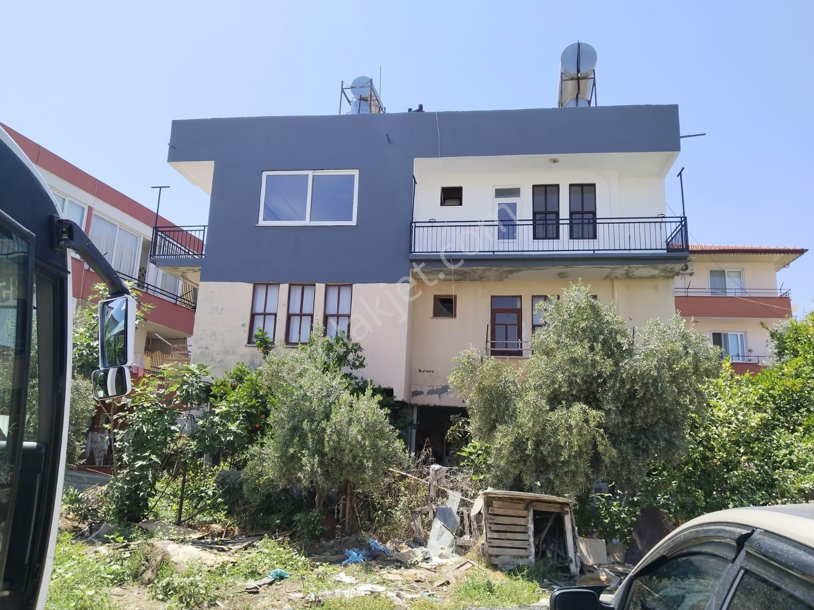 Konaklı Da Bahçeli 3+1 Kat Ve 2 Dükkan Satılık
