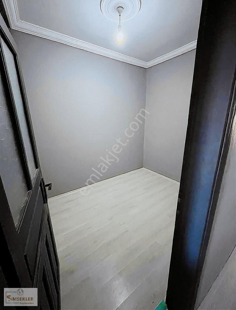 Kıbrıs Caddesinde 2+1