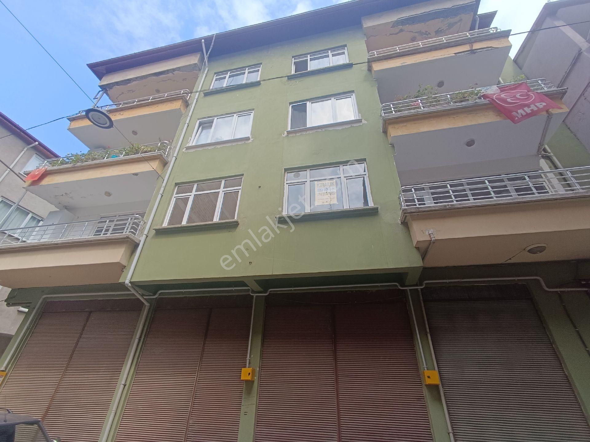 Uzman Emlak'tan Kiralik 3+1 Doğalgazlı 1.kat Daire Merkezi Konumda
