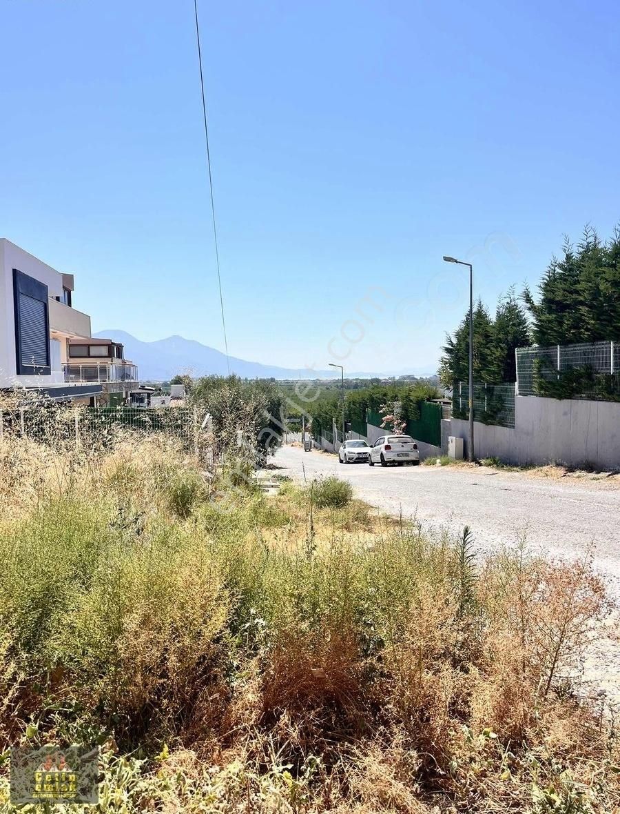 Kuşadası Soğucakta Ana Yola Yakın Satılık Villa İmarlı Arsa