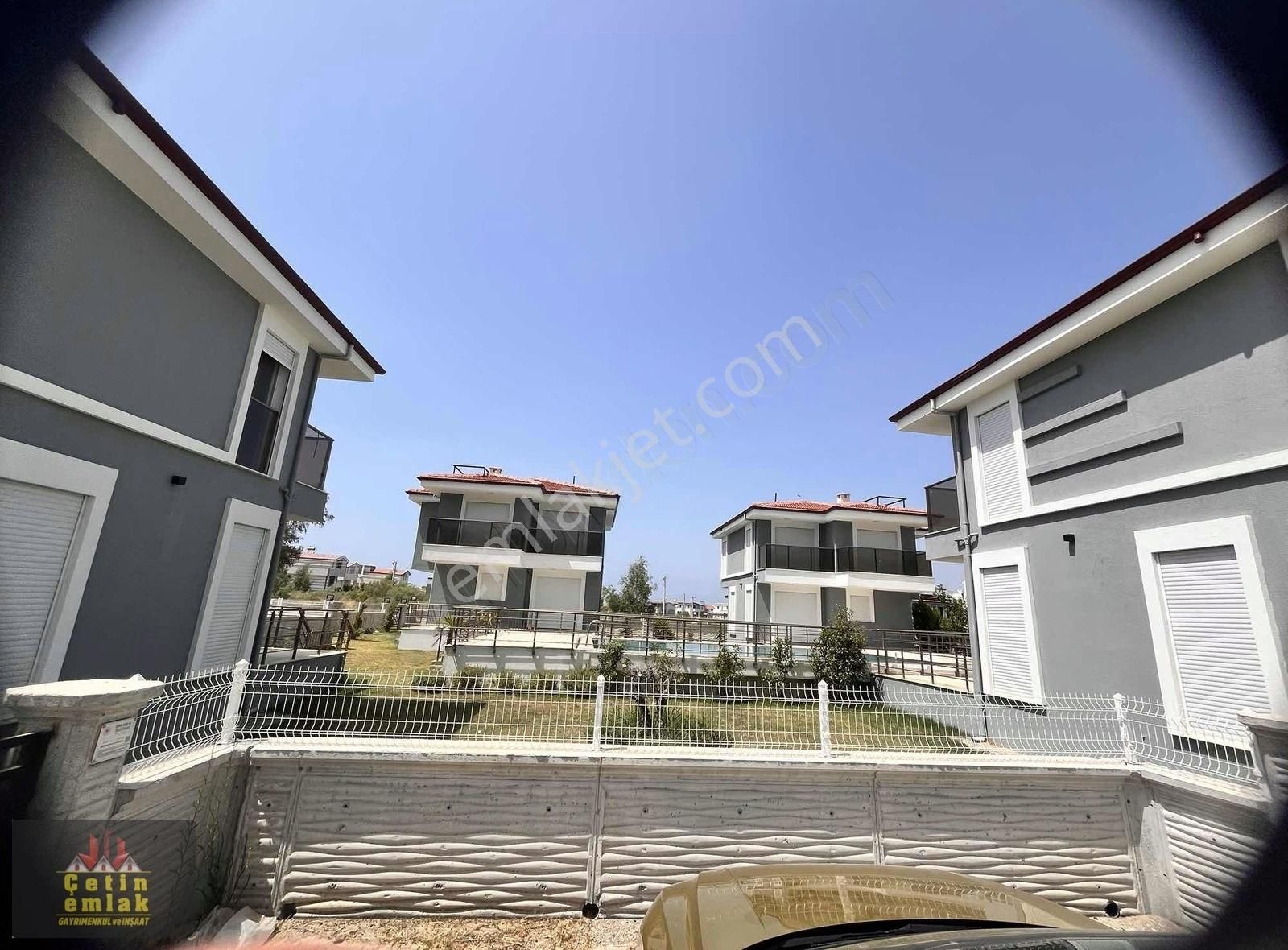 Kuşadası Güzelçamlı Gece Pazarı Yakınında Satılık 3+1 Villa