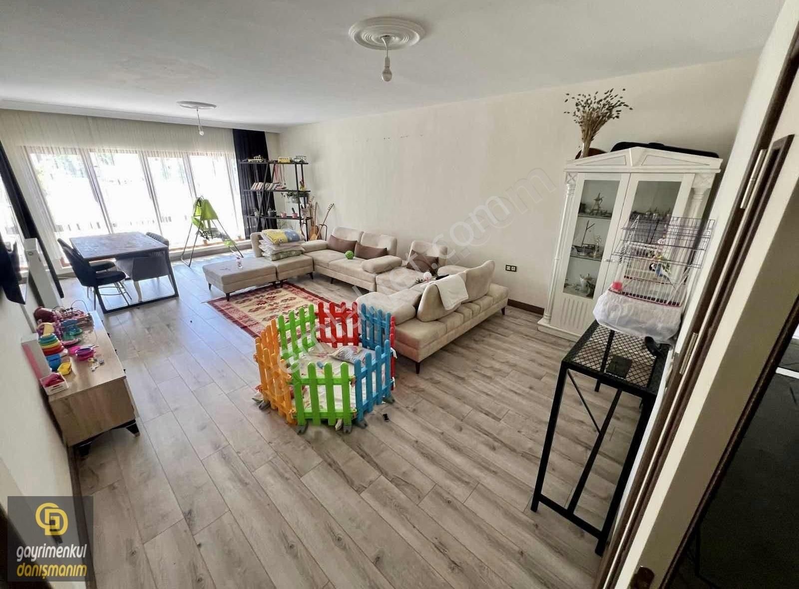 Saraycık Toki'de_4+1_1.katta_185m2_kiler+giynme Odası+çift Banyo