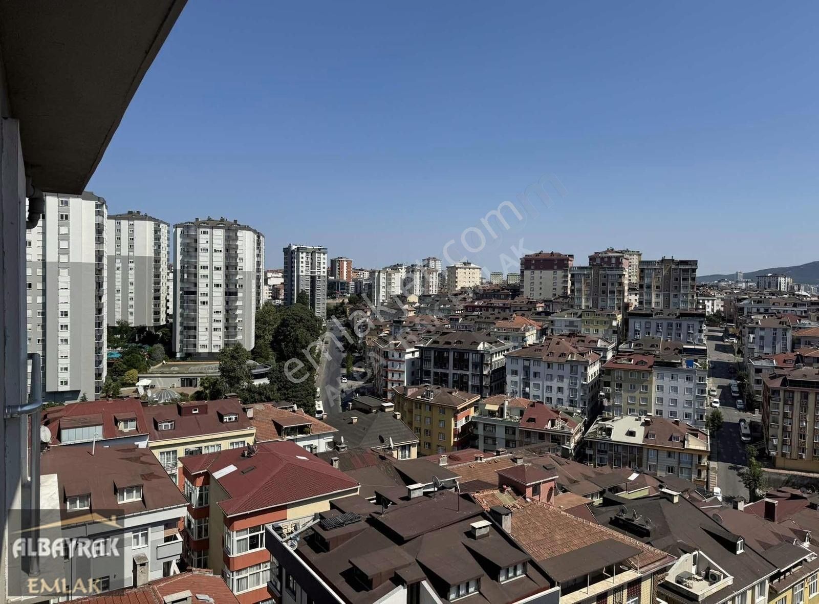 Albayrak Emlaktan Site İçersinde Metro Yakın Otoparklı Daire