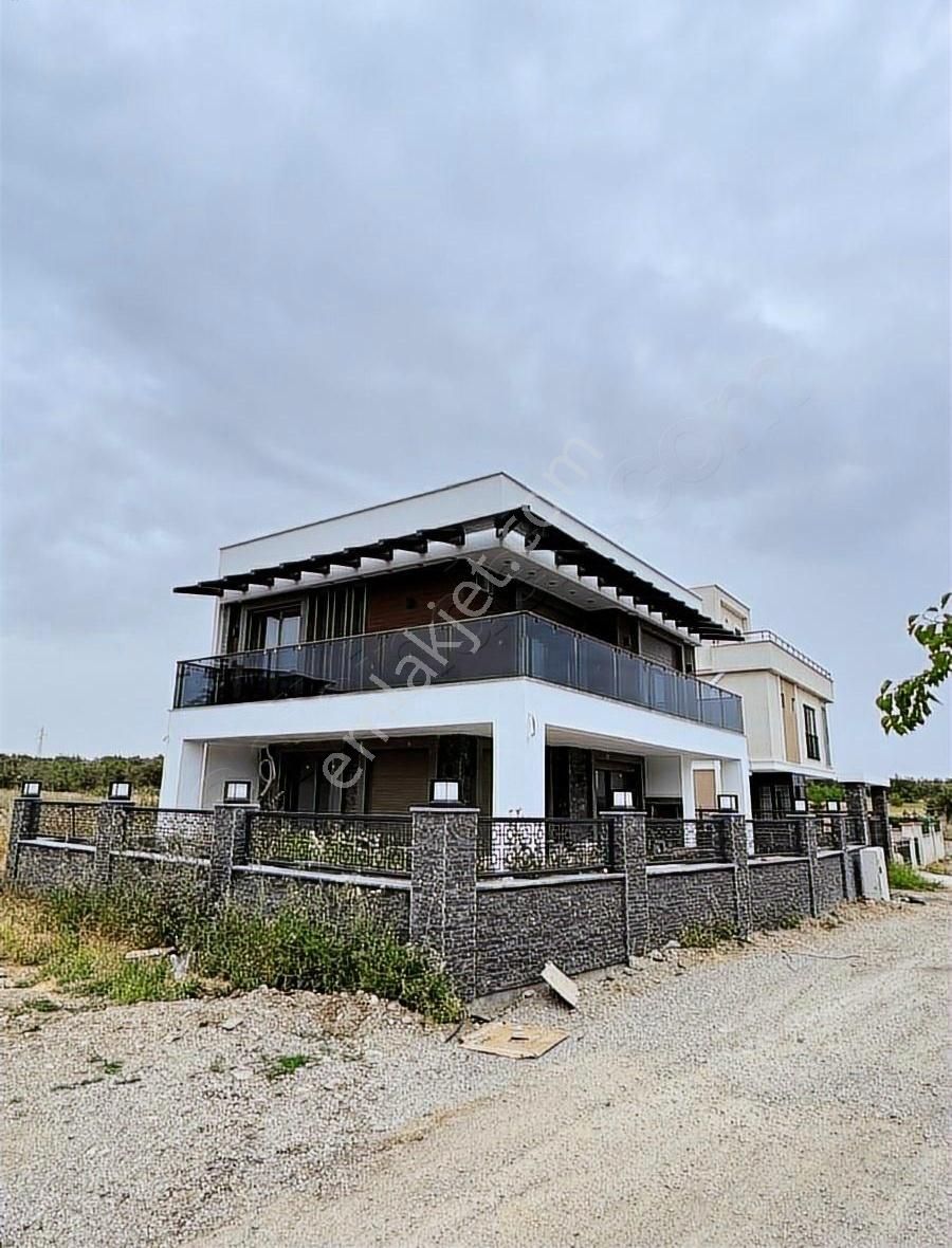 Balıkesir Burhaniyede Satılık Villa Mustakıl Ev