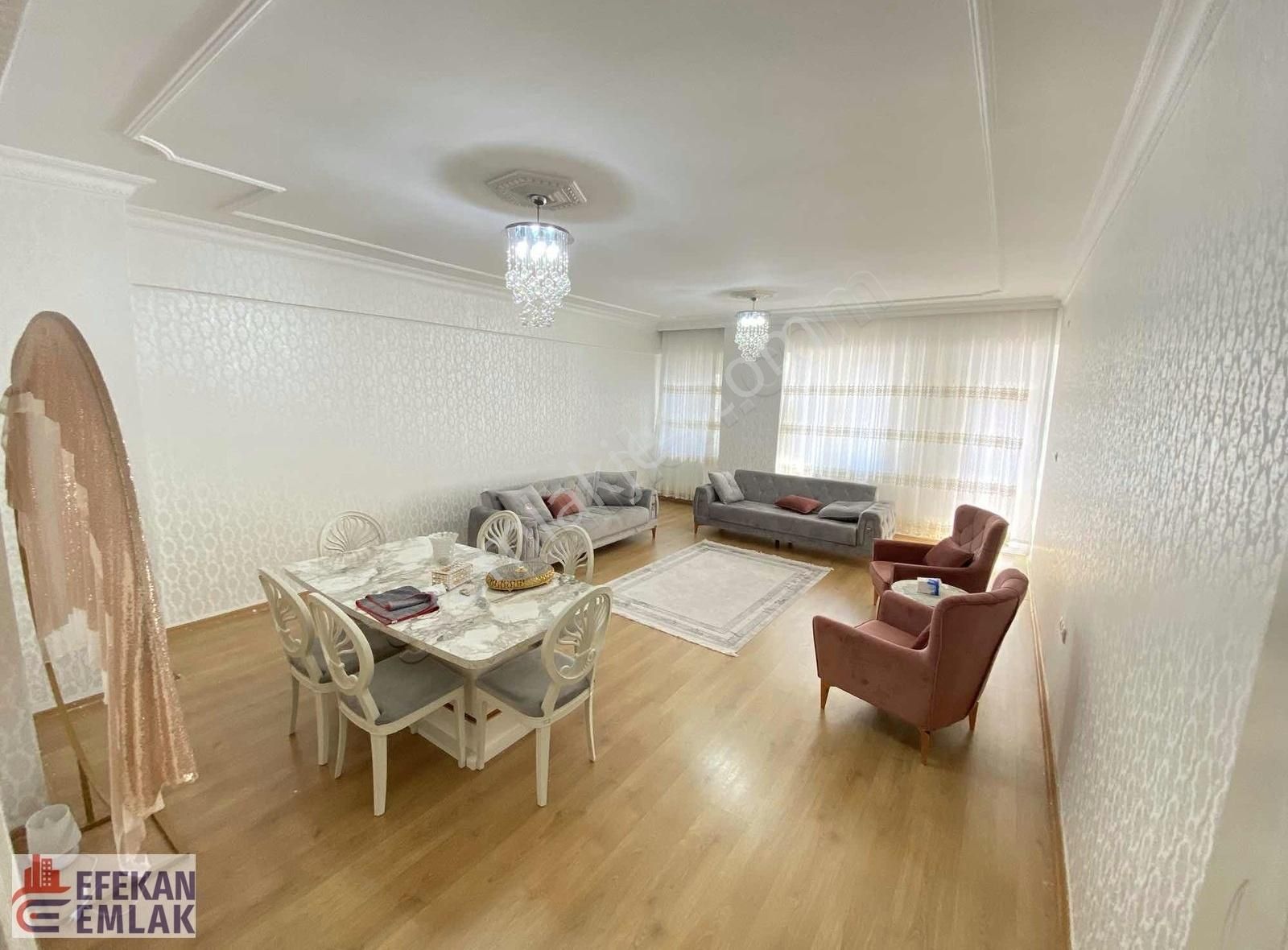 Efekan Emlak'tan Karataş Ta Satılık 200 M2 3+1 Daire