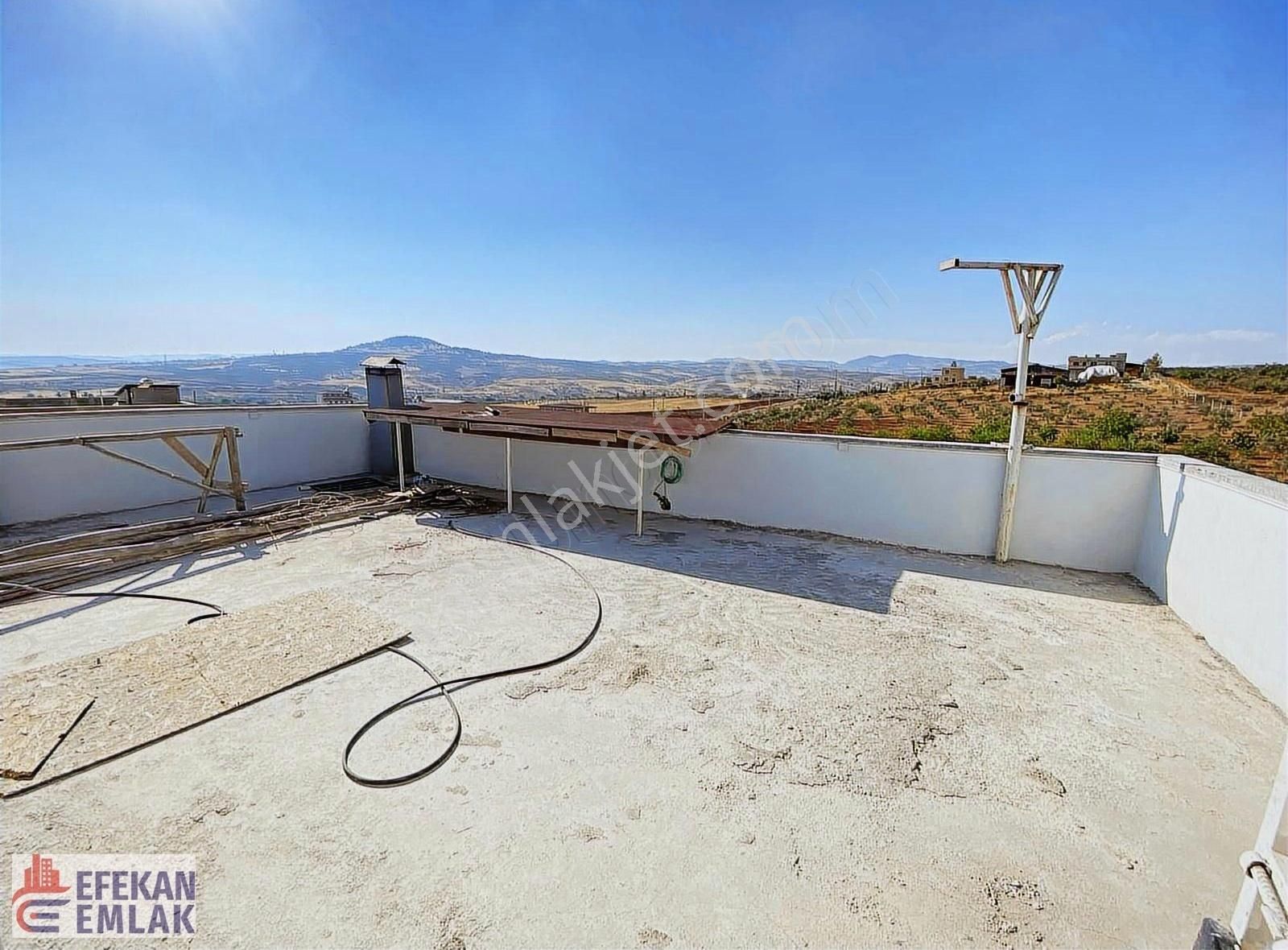 Efekan Emlak'tan Gaziantep Akpınar Asvalt Üzeri Satılık Bağ Evi