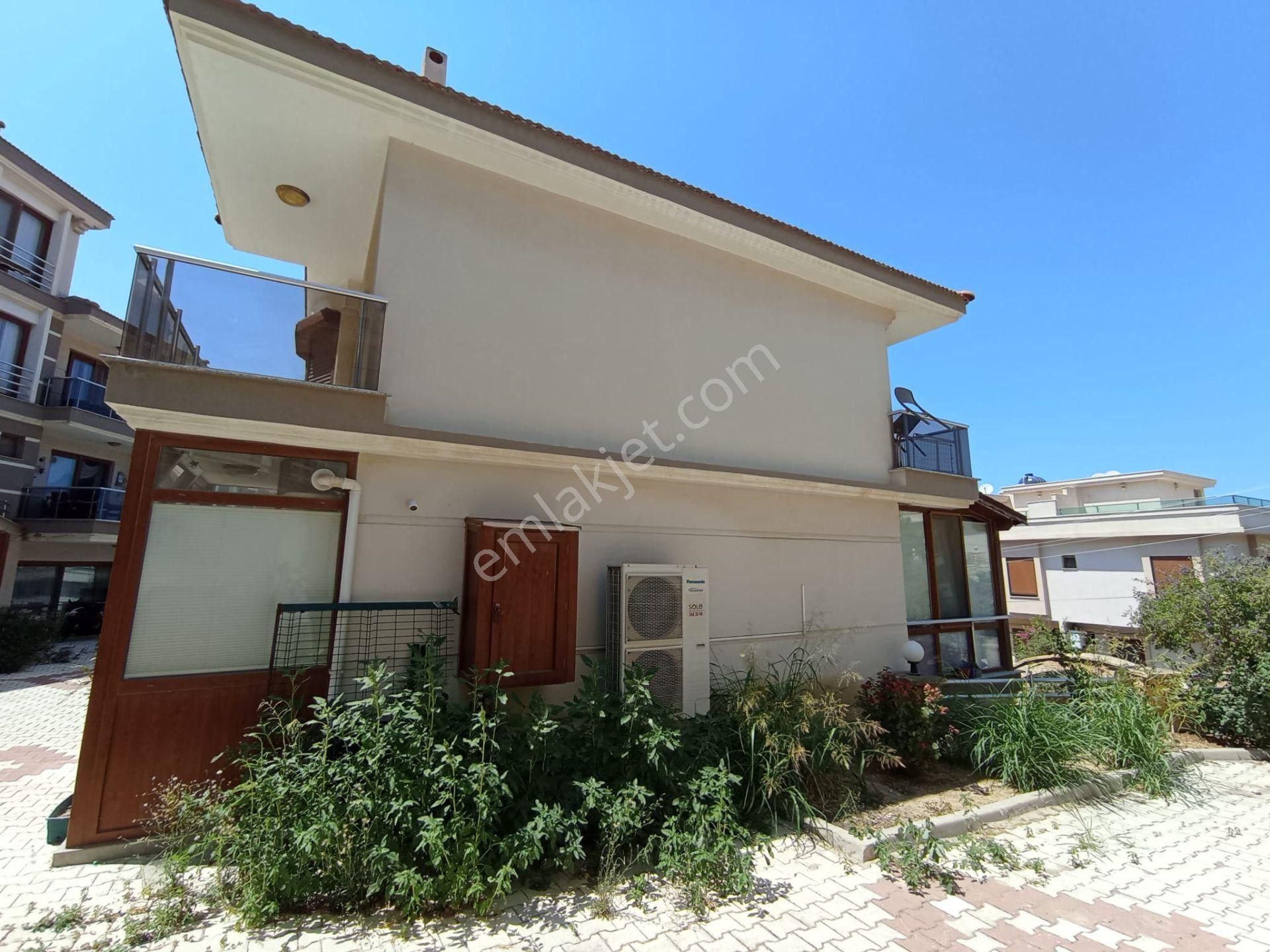 Satılık Yeni Foça Narezen'de Villa Foça Sitesi'nde Şahane Tripleks Müstakil Ev - Görsel 3