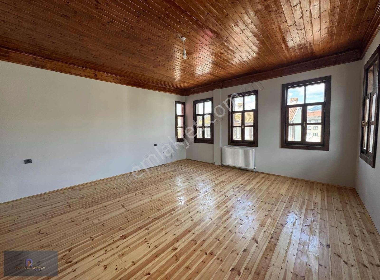 Royal Officen Gürsu Merkez De Kiralık Tripleks Konak