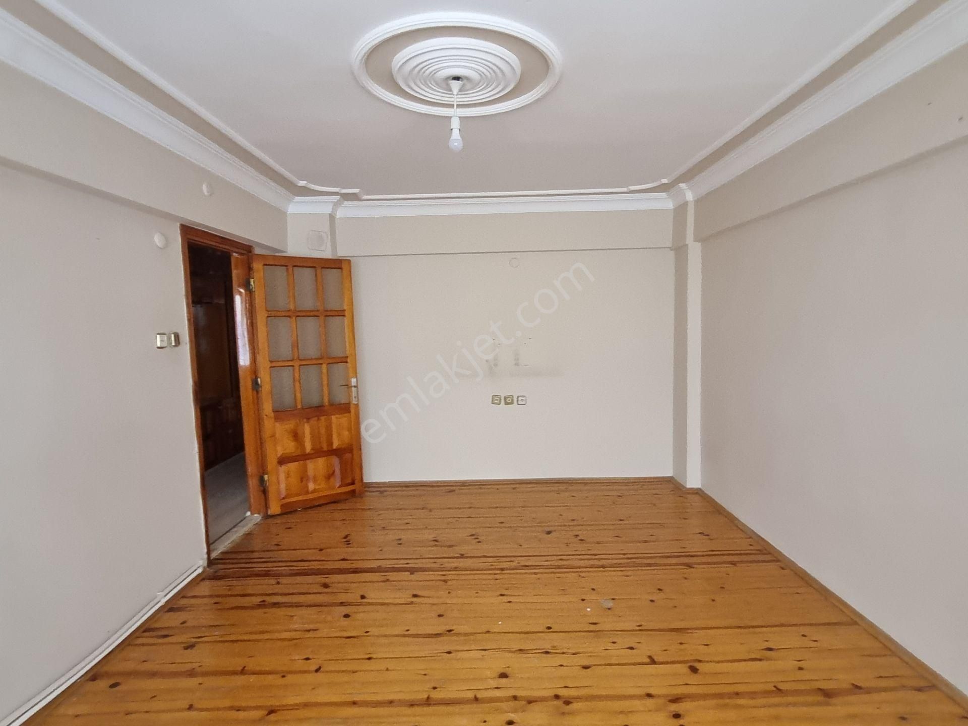 Aydın Nazilli Yöntem Emlaktan Turan Mahallesinde Çarşıiçi Doğalgazlı Kiralık 3+1 Daire