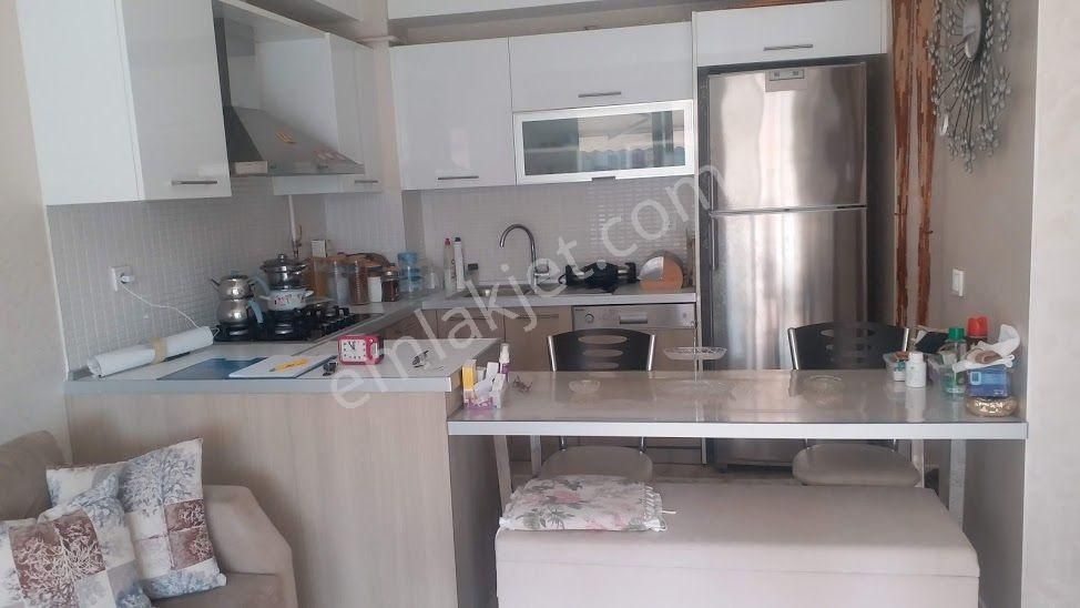 Küçükçekmece Atakent İstanbul Lounge 2 Sitesinde Büyük Balkonlu Satılık 1+1 Daire