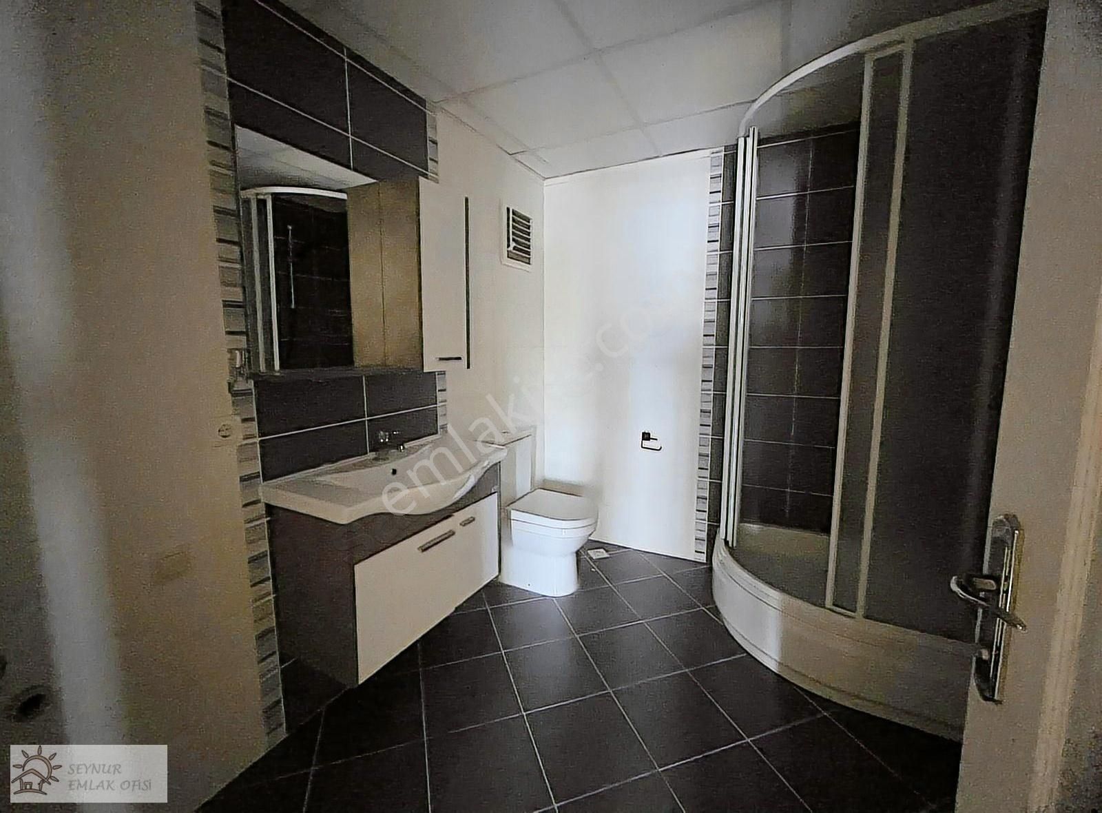 İzmit İztop Park Evlerinda Arakat 3+1 Kiralık Daire.