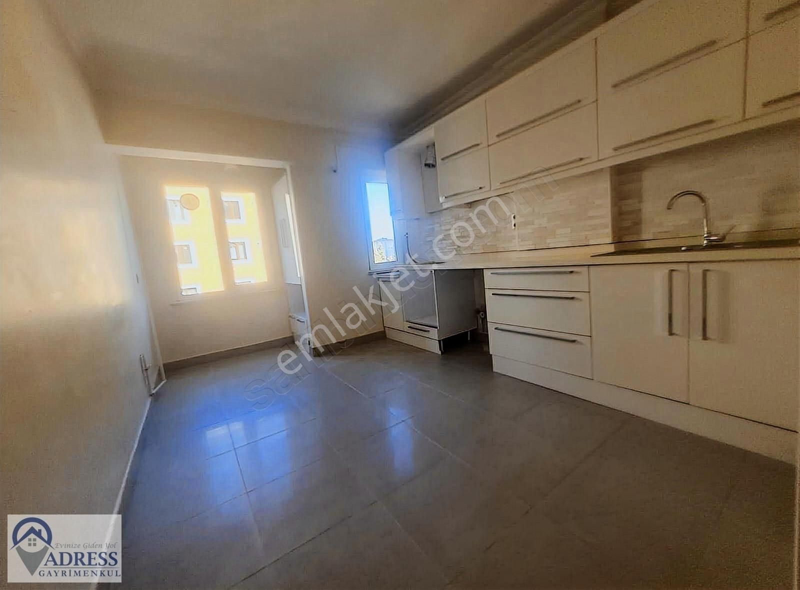 Adressten Elalmış Cad.üstünde 135m2 3+1 Boş Temiz Satılık Daire