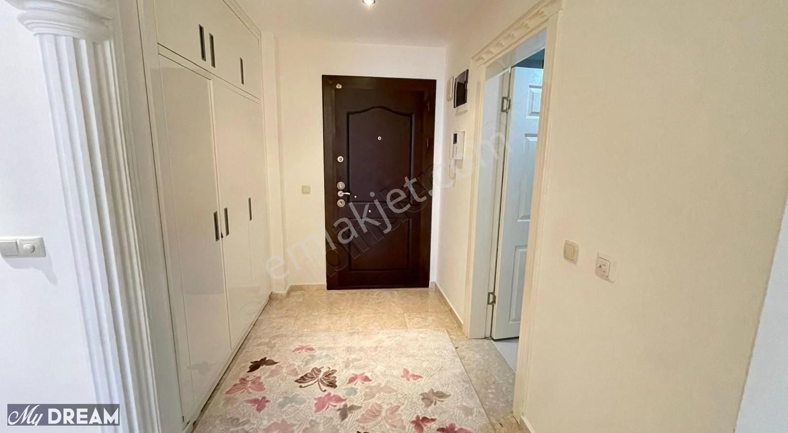 Panoramik Deniz Manzaralı Harika Bir Sitede Kiralık 2+1 Eşyalı