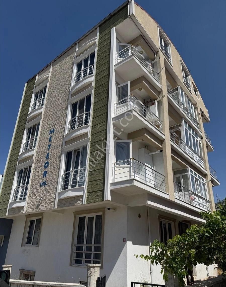 Burdur Merkez Emek Mahallesinde Eşyalı 1+1 Kiralık Daire