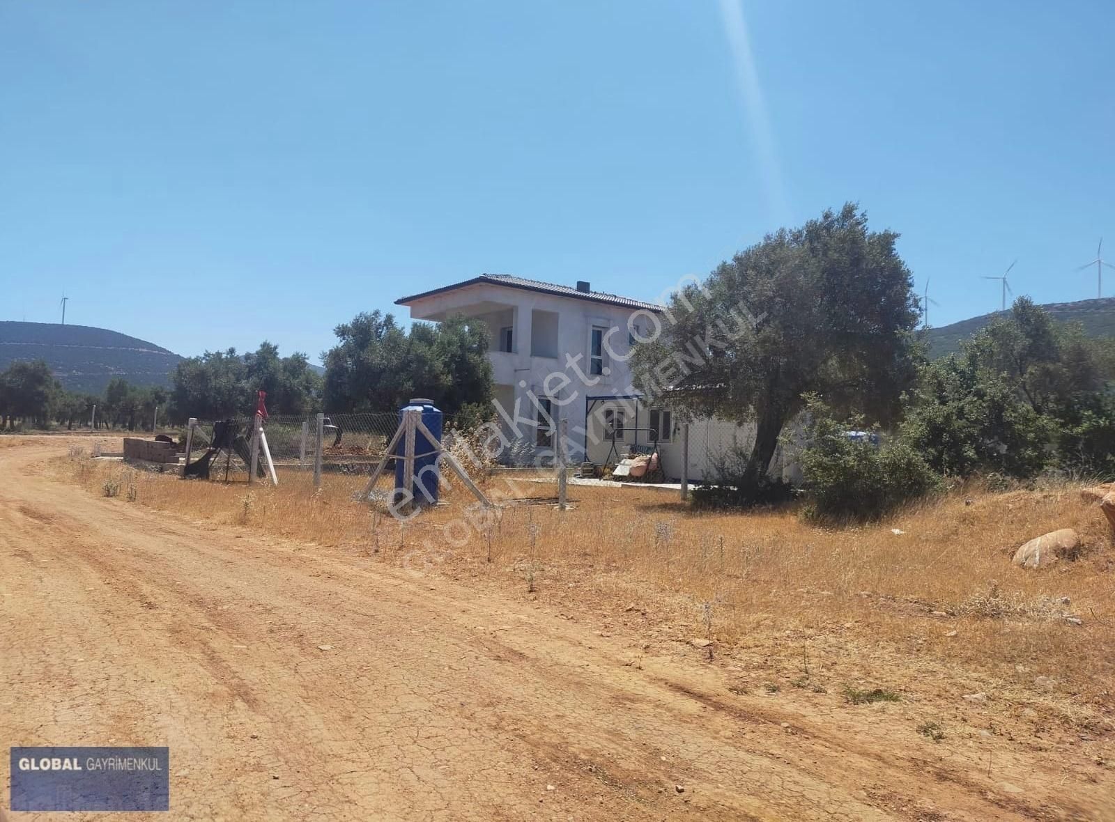 Didimde, Villa İmarlı Güzel Lokasyonda, 300 M2 Arsa