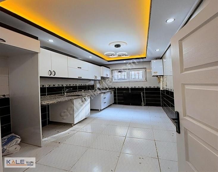 Bahçeşehir Konumunda Özel Tasarımlı Satılık 2+1 Bahçeli Daire - Görsel 13