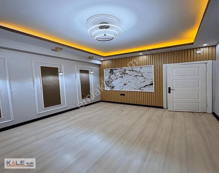 Bahçeşehir Konumunda Özel Tasarımlı Satılık 2+1 Bahçeli Daire - Görsel 28