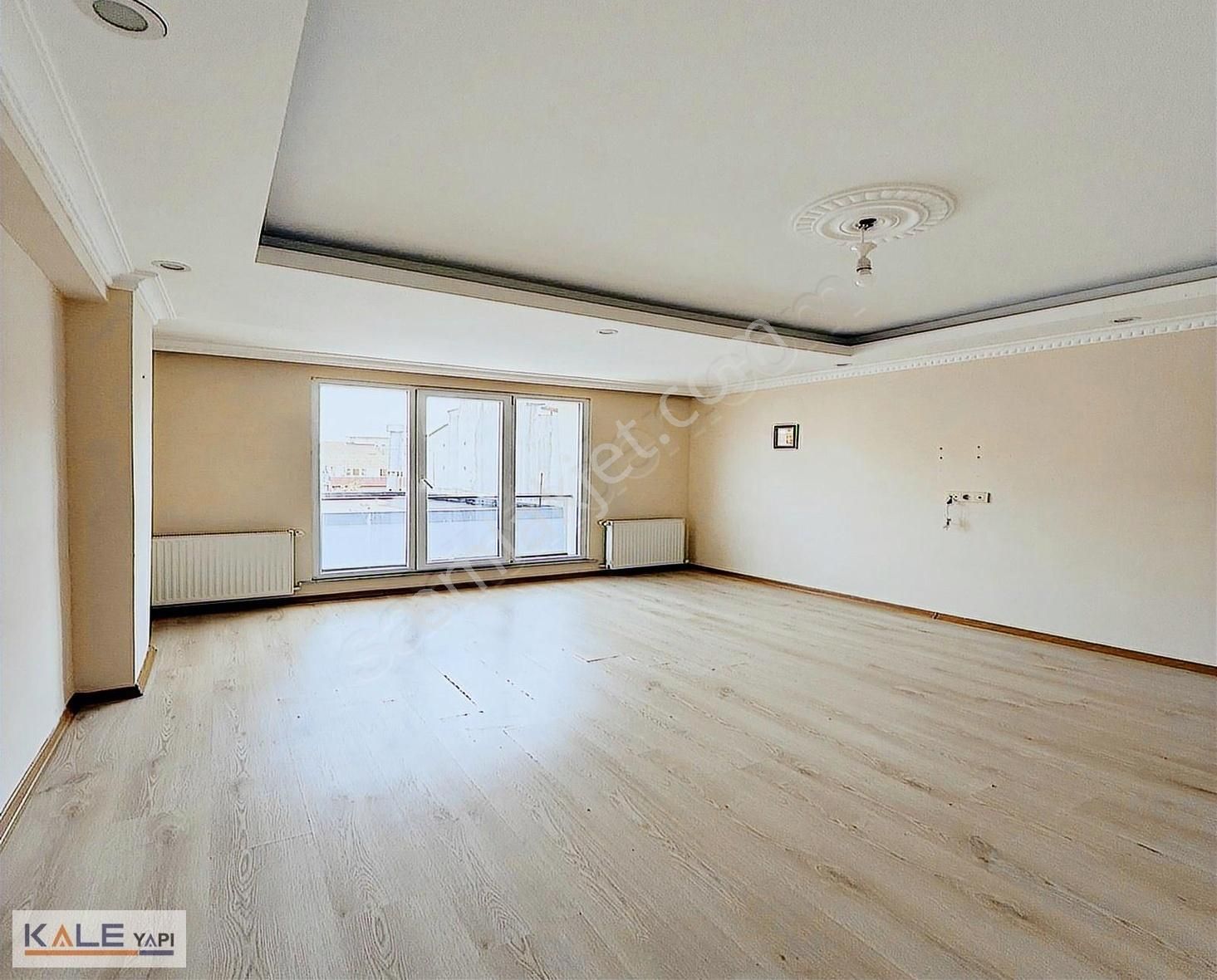 Bahçeşehir Konumunda Satılık 3+1 Çift Balkonlu Geniş Daire - Görsel 3