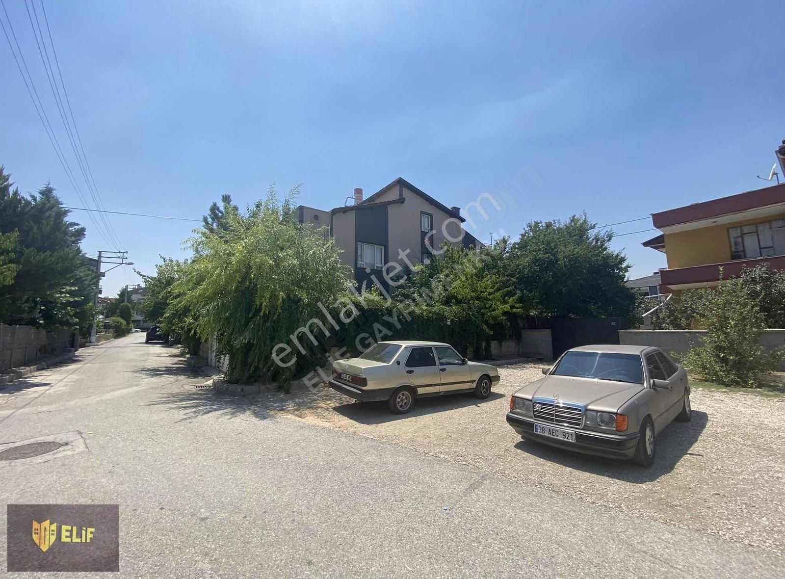 Elif'den Alavardı Mahallesinde Satılık 190m2 Müstakil Bahçeli Ev