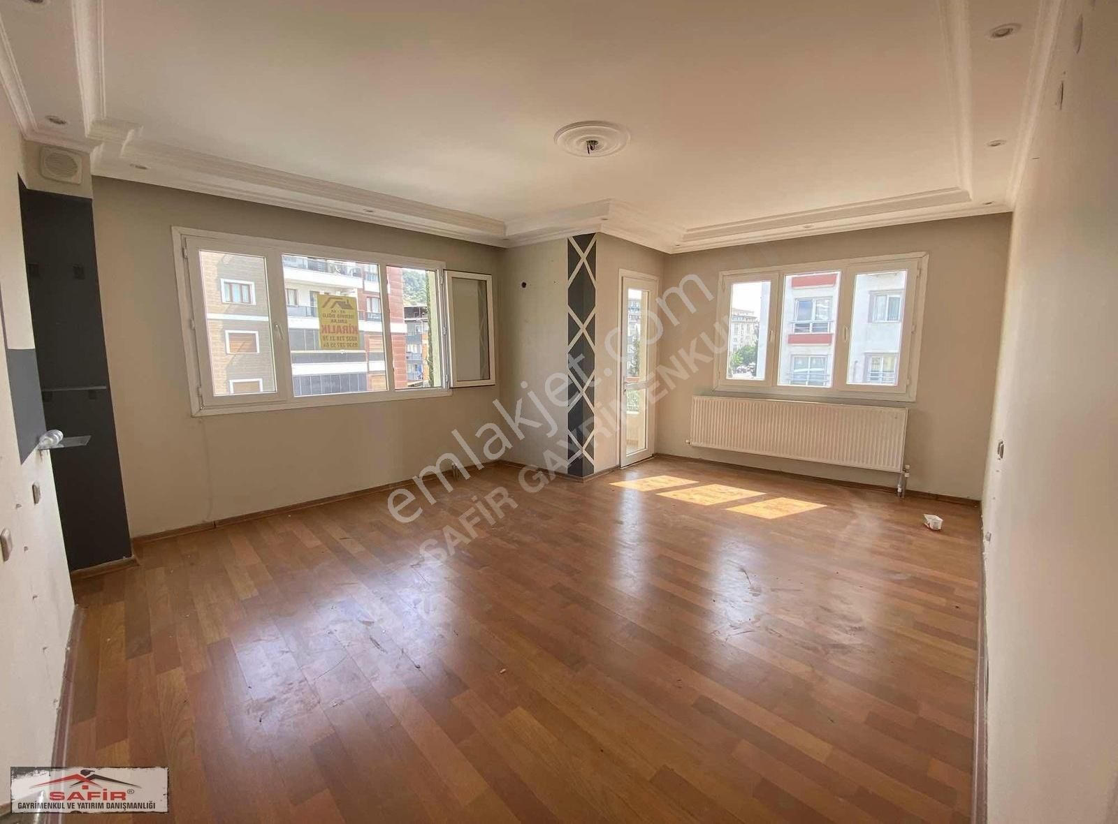 Safir'den Kiralık 3+1 Arakat D.gazlı Balkonlu Daire