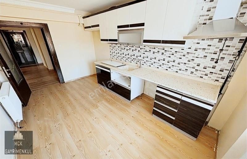 Mck'dan Bademlikte Kat Konumunda 3+1 Memura Kiralık Daire