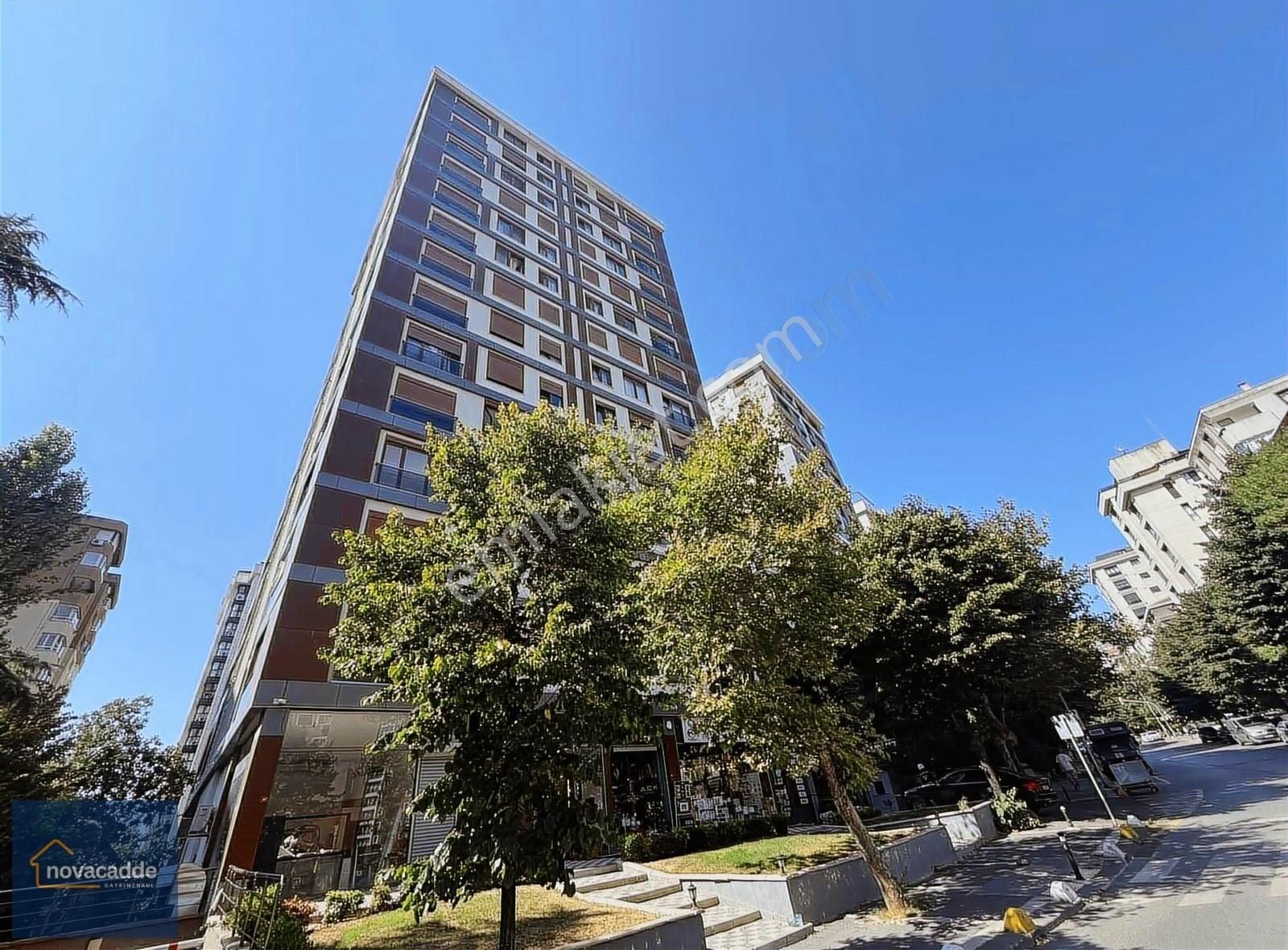 Kozyatağı'nda Yeni Binada, Balkonlu, Geniş 2+1 Kiralık Daire